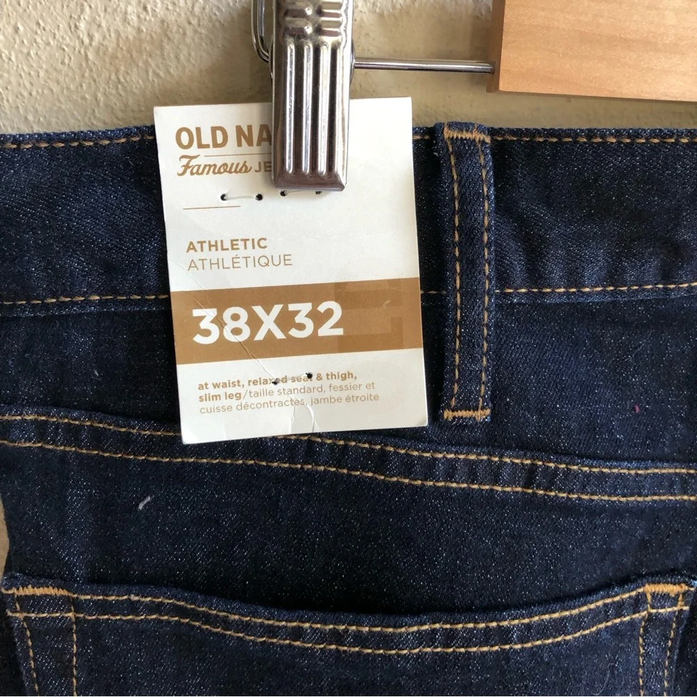 Old Navy Dark Wash Athletic Cut Straight Leg Jeans w/ Built in Flex. W38 x L32